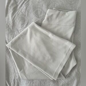 Lululemon Ribbed High-Waist pants - White size 6